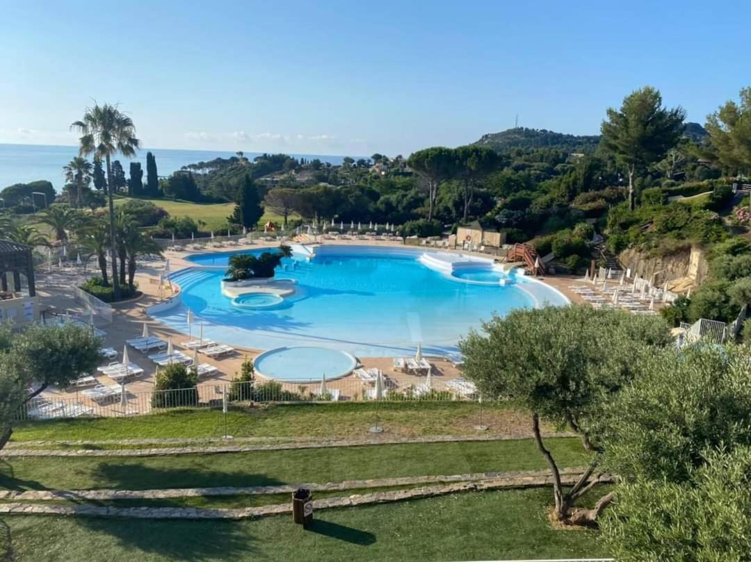 Saint-Raphael- Vue Mer Et Massif De L'Esterel ภายนอก รูปภาพ