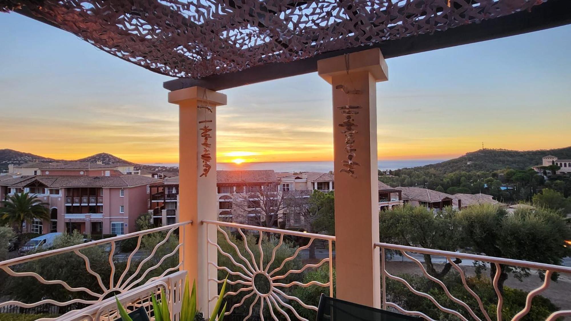 Saint-Raphael- Vue Mer Et Massif De L'Esterel ภายนอก รูปภาพ